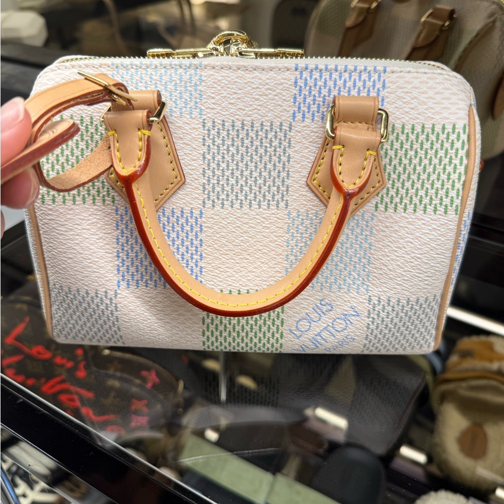 Louis Vuitton Cream, Tan, and Green Speedy 20 Bag - Picture 4 of 16